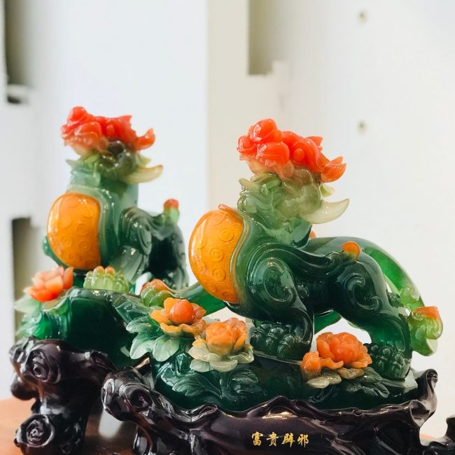 Cặp Kỳ Lân Đá Đế Gỗ Cao Cấp